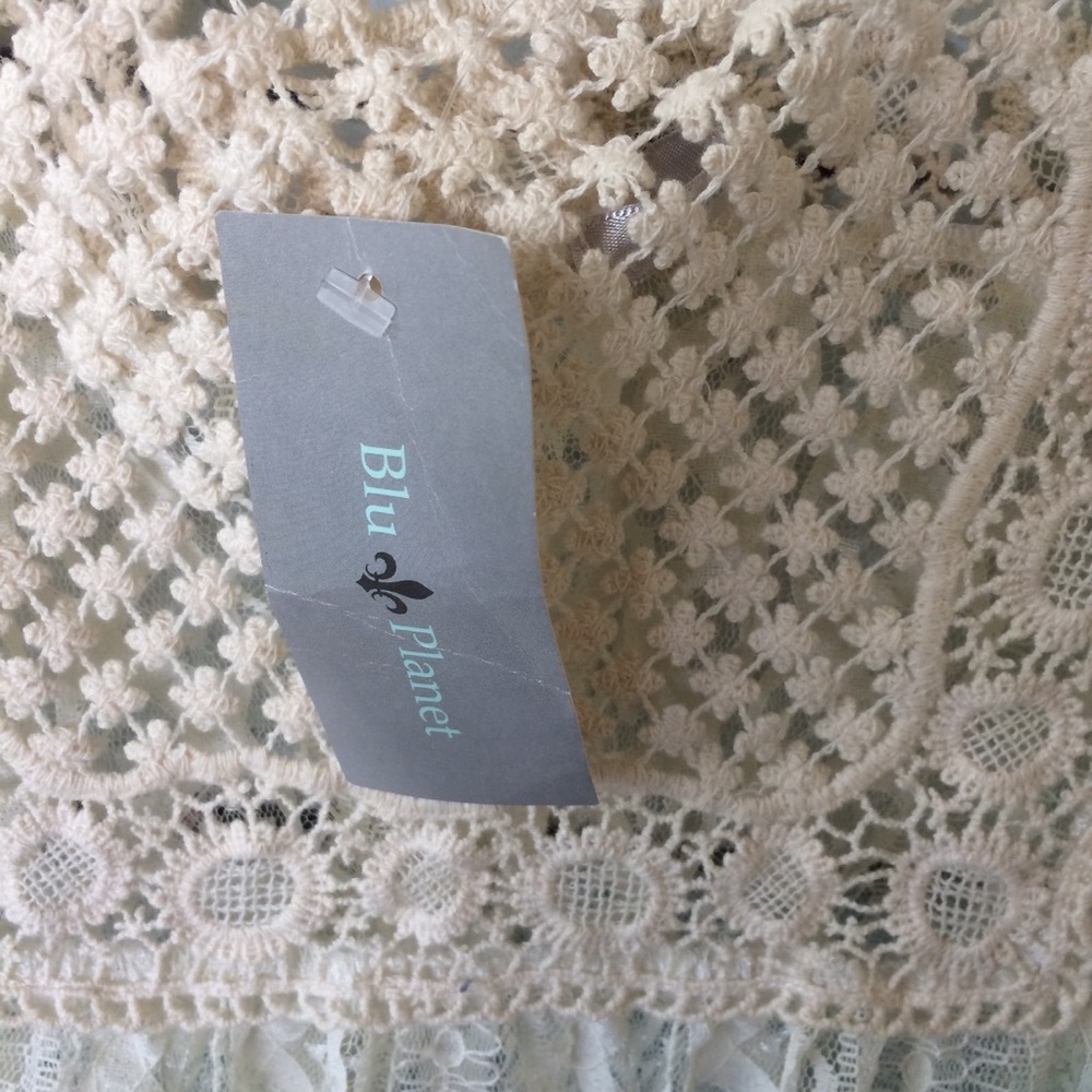 Blu Planet Cream Lace crop top - Picture 5 of 6